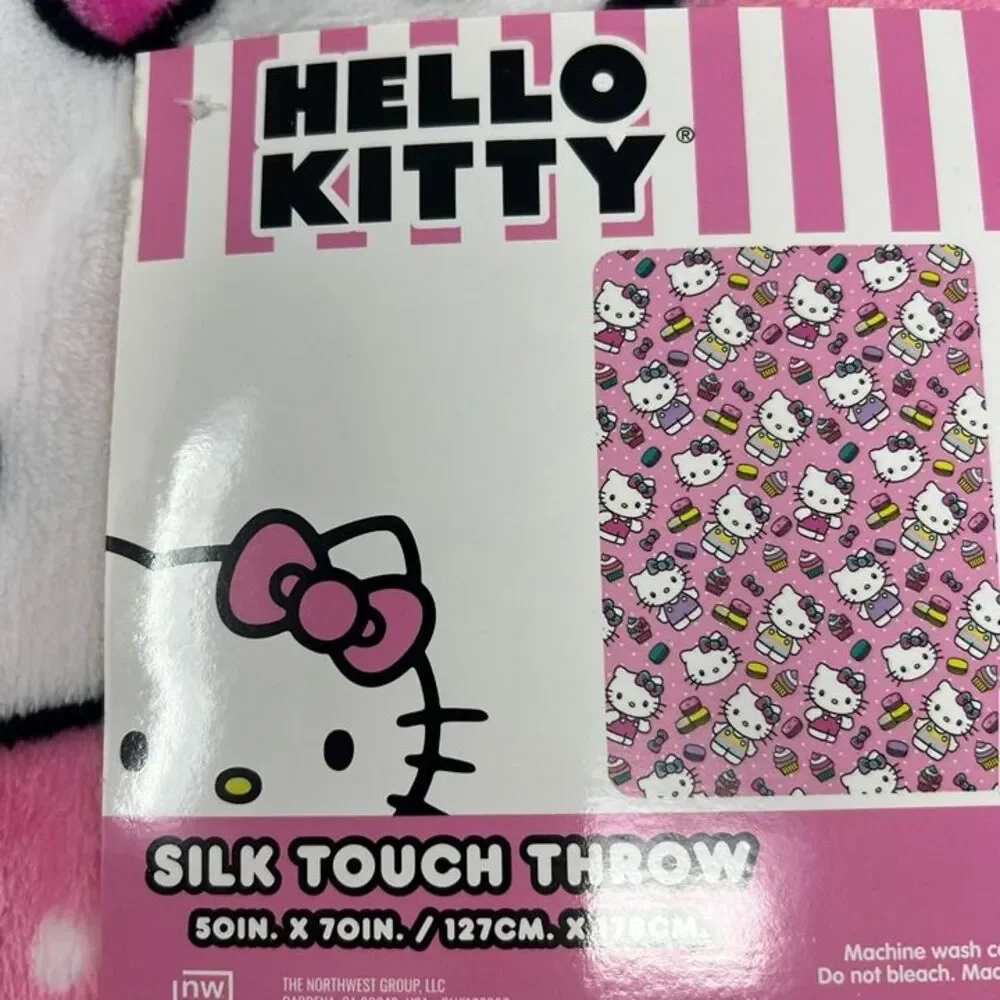 Hello kitty Sanrio Cupcakes and Macarons Throw (NEW RELEASE) - Picture 2 of 2